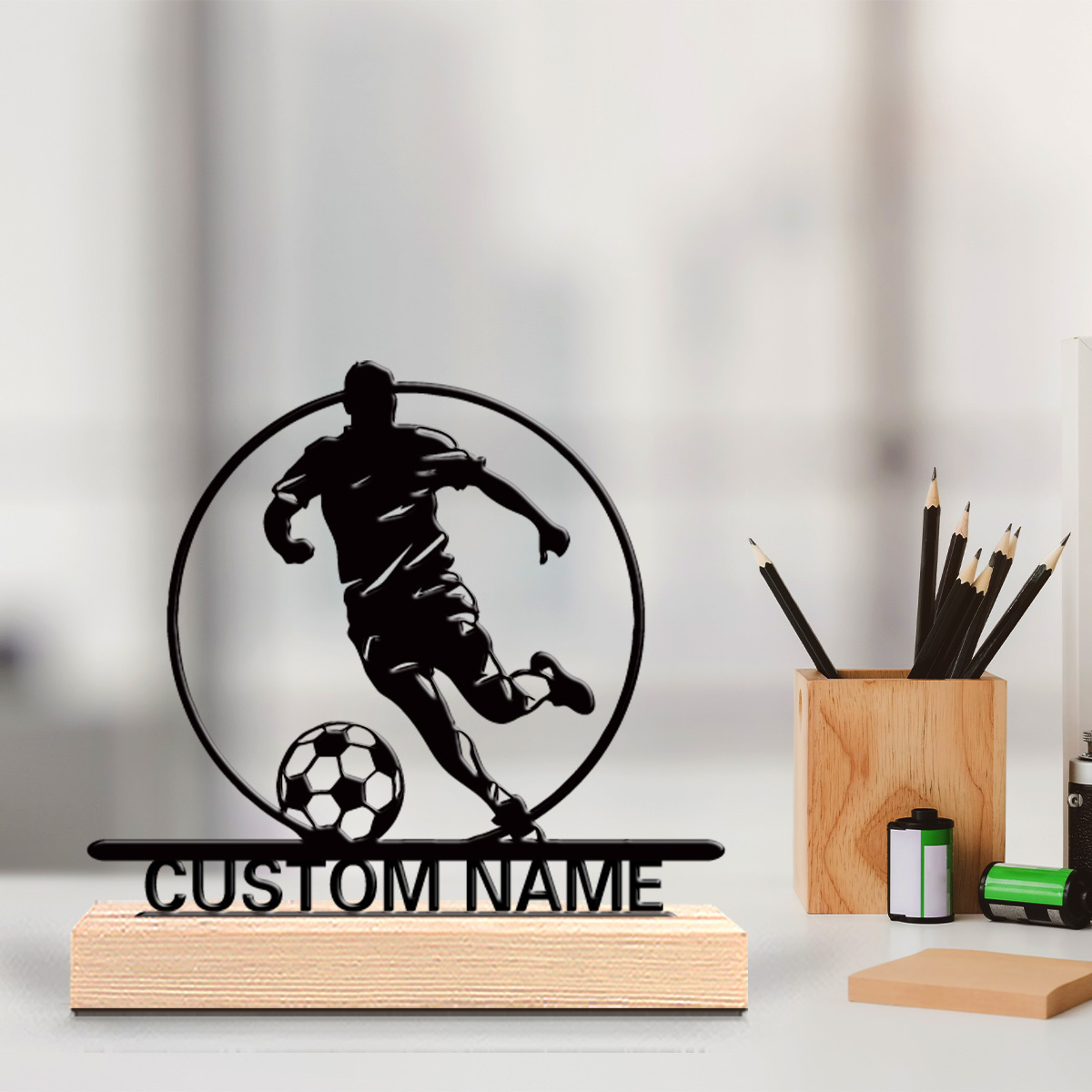 Interior Design Office - カスタムサッカー選手メタル像（名前入り）、木製台座付きテーブルデコレーション、サッカーファンへのギフト、誕生日/祝日/自宅/オフィス装飾