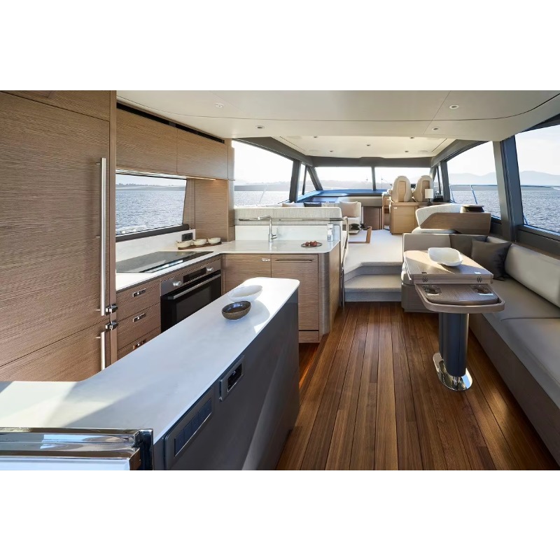 カスタマイズ可能な高級モーターヨット、モダンデザインのプレジ - Interior Design Deck のレビューと価格